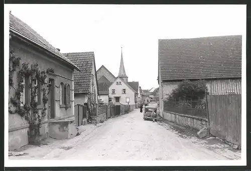 Fotografie Fotograf unbekannt, Ansicht Birkenfeld, Strassenansicht mit Blick zum Kirchturm