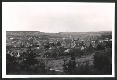 Fotografie Korr, Schwalbach, Ansicht Birkenfeld, Panorama mit Kirche