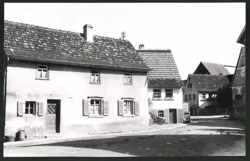 Fotografie Fotograf unbekannt, Ansicht Roden, Strassenansicht mit tWohnhäusern