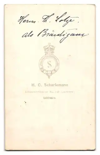 Fotografie H. C. Scharlemann, Bremen, Lützowerstr. 115, Portrait Her, Th. Lotze als Bräutigam im feinen Anzug