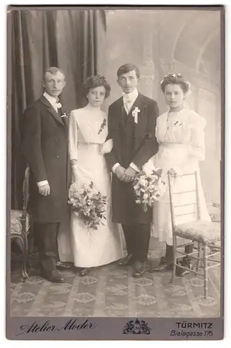 Fotografie Atelier Moder, Türmitz, Bielagasse 176, Portrait Doppelehe, zwei Brautpaare in Kleidern und Anzügen
