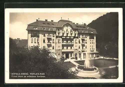 AK Kupele-Trenc / Teplice-Bad, Grand Hotel se svetelnou fontanou