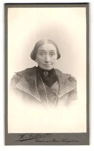 Fotografie W. Gilles, Unna, Portrait ältere Dame mit Kragenbrosche