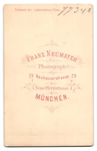 Fotografie Franz Neumayer, München, Neuhauserstr. 29, Portrait General-Major in Uniform mit Orden und Schnauzbart