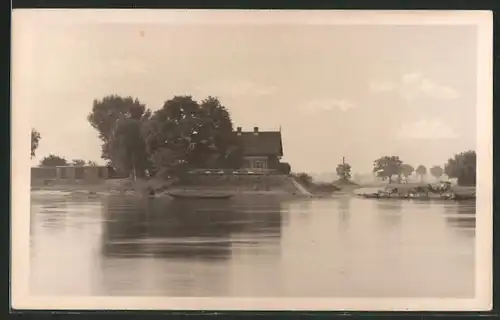 AK Pretzsch a.d. Elbe, Fährhaus mit Elbfähre