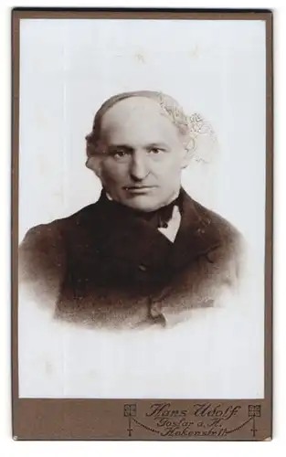 Fotografie Hans Udolf, Goslar a. H., Hokenstrasse 11, Portrait bürgerlicher Herr in zeitgenössischer Kleidung