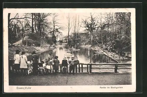 AK Essen a. d. Ruhr., Frauen und Kinder im Stadtgarten