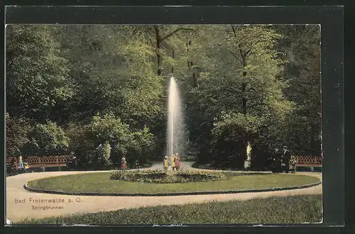 AK Bad Freienwalde a. O., Blick auf den Springbrunnen