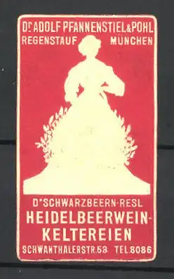 Präge-Reklamemarke D'Schwarzbeern-Resl Heidelbeerwein-Keltereien, Dr. Adolf Pfannenstiehl & Pohl, Regenstauf, Winzerin