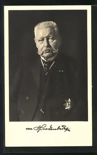 AK Paul von Hindenburg mit eisernem Kreuz