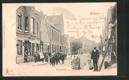 AK Husum, Neustadt-Strasse, Passanten und Geschäfte