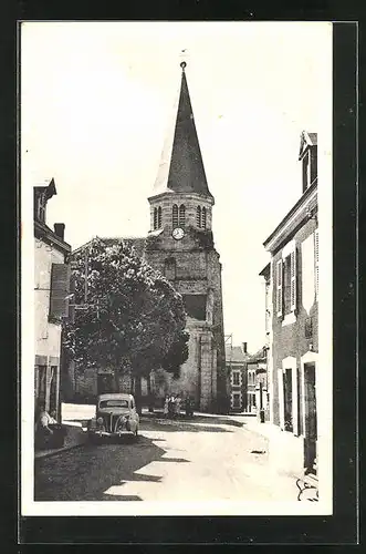 AK Auzances, La Rue de la Mairie et l`Eglise