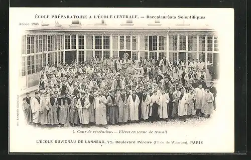 AK Paris, L`École Duvignau de Lanneau, 71, Boulevard Péreire, Cour de récréation, Elèves en tenue de travail