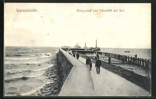 AK Warnemünde, Kriegsschiff und Fährschiff auf See