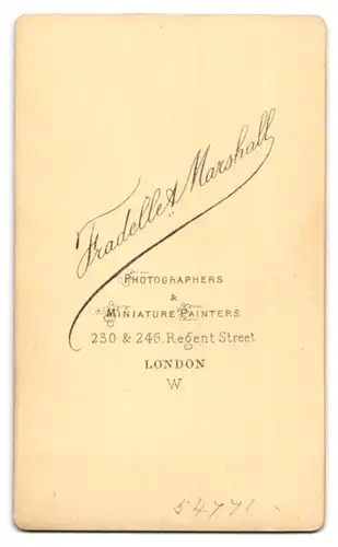 Fotografie Fradelle & Marshall, London, 230 & 246 Regent Street, Portrait Herr im Anzug mit Vollbart