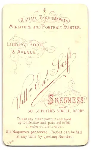 Fotografie W. M. E. Swift, Skegness, St. Peters Street 30, Portrait Mann mit struppigem Ducktail Bart