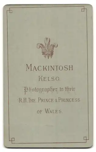 Fotografie Mackintosh, Kelso, alter Mann im Anzug mit grauem gepflegten Vollbart