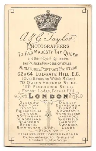 Fotografie A. & G. Taylor, London, 62 & 64 Ludgate Hill, Portrait Mann im Anzug mit Fliege und fransigem Vollbart