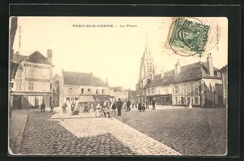 AK Pont-sur-Yonne, La Place