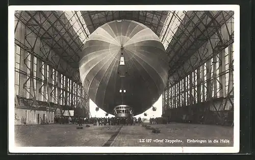 AK LZ 127 Graf Zeppelin beim Einbringen in die Halle