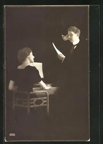 AK Junge Dame begleitet den Sänger am Klavier, Fotomontage