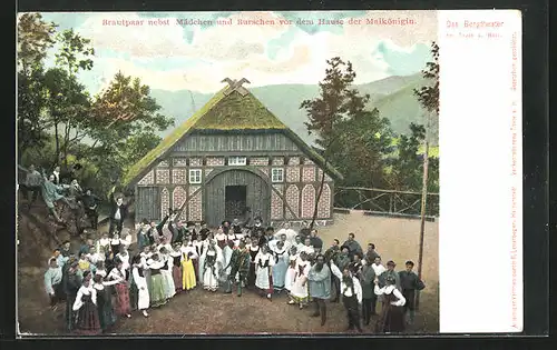 AK Thale / Harz, Bergtheater, Brautpaar nebst Mädchen und Burschen vor dem Haus der Maikönigin