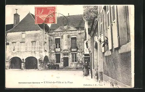 AK Noyers-sur-Serein, L`Hotel de Ville et la Place