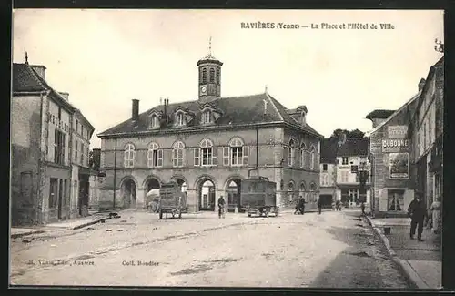 AK Ravières, La Place et l`Hotel de Ville
