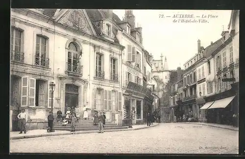 AK Auxerre, La Place de l'Hotel de Ville