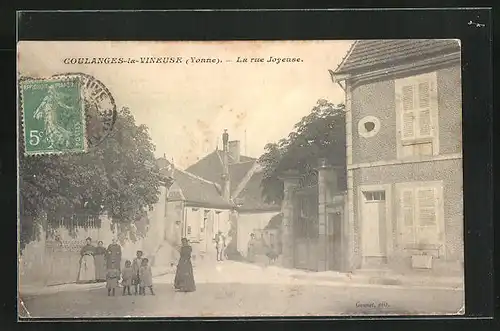 AK Coulanges-la-Vineuse, La rue Joyeuse