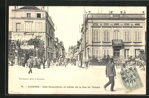 AK Auxerre, Café Coupechoux et entrée de la Rue du Temple