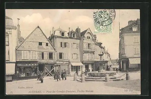AK Auxerre, Place des Grandes-Fontaines, Vieilles Maisons