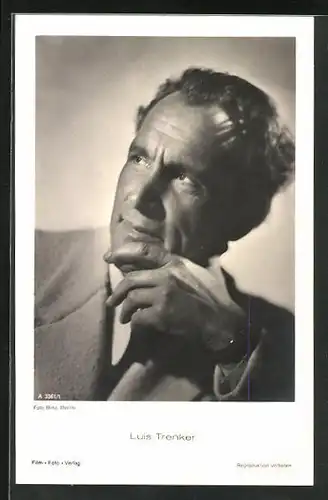 AK Schauspieler Luis Trenker blickt sinnierend in die Ferne