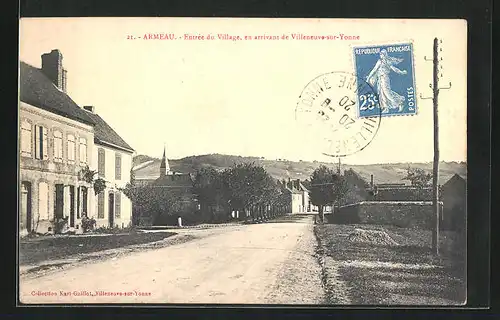 AK Armeau, Entrée du Village, en arrivant de Villeneuve-sur-Yonne