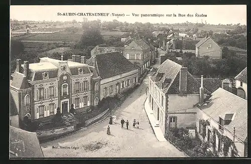 AK Saint-Aubin-Chateau-Neuf, Vue panoramique sur la Rue des Ecoles