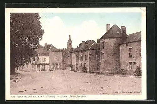 AK Ravières-en-Bourgogne, Place Edme Dauphin