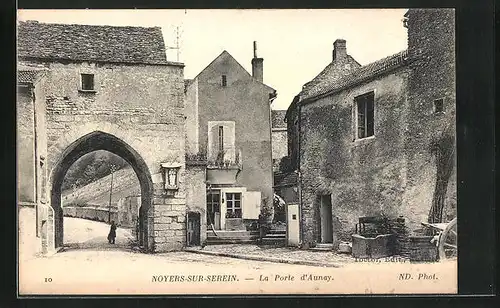 AK Noyers-sur-Serein, La Porte d`Aunay