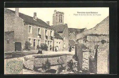 AK Noyers-sur-Serein, Place et Lavoir du Jeu de l`aume