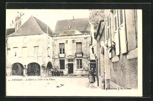 AK Noyers, L`Hotel de Ville et la Place