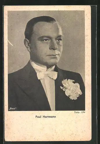 AK Schauspieler Paul Hartmann mit Blume am eleganten Abendanzug