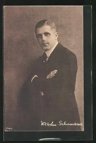 AK Schauspieler Wilhelm Schumann mit Anzug und Krawatte