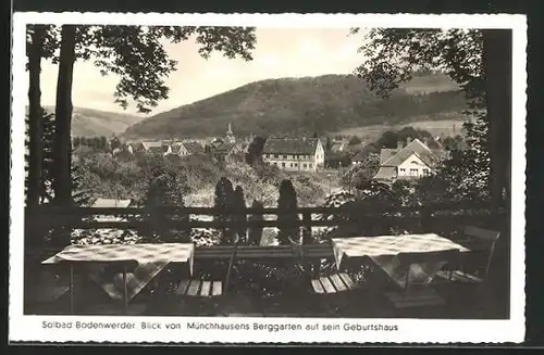 AK Bodenwerder, Gasthaus Münchhausen Berggarten mit Stadtblick