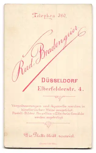 Fotografie Rud. Bradengeier, Düsseldorf, Elberfelderstrasse 4, Portrait junge Dame mit Kragenbrosche