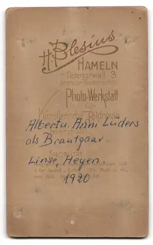 Fotografie H. Blesius, Hameln, Ostertorwall 3, Portrait bürgerliches Paar in modischer Kleidung