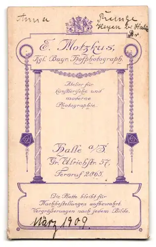 Fotografie E. Motzkus, Halle a / S., Ulrichstrasse 57, Portrait junge Dame im weissen Kleid