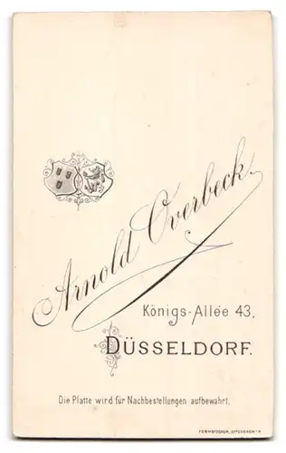 Fotografie Arnold Overbeck, Düsseldorf, Königs-Allee 43, Portrait ältere Dame mit Haube und Kragenbrosche