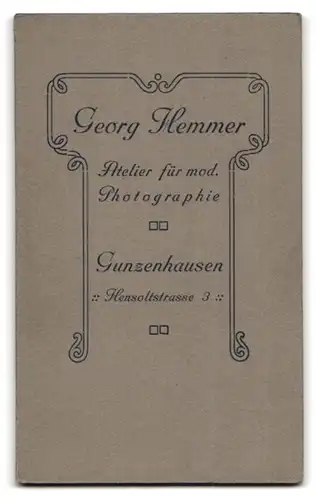 Fotografie G. Hemmer, Gunzenhausen, Hensoltstrasse 3, Portrait junger Mann im Anzug mit Zigarre