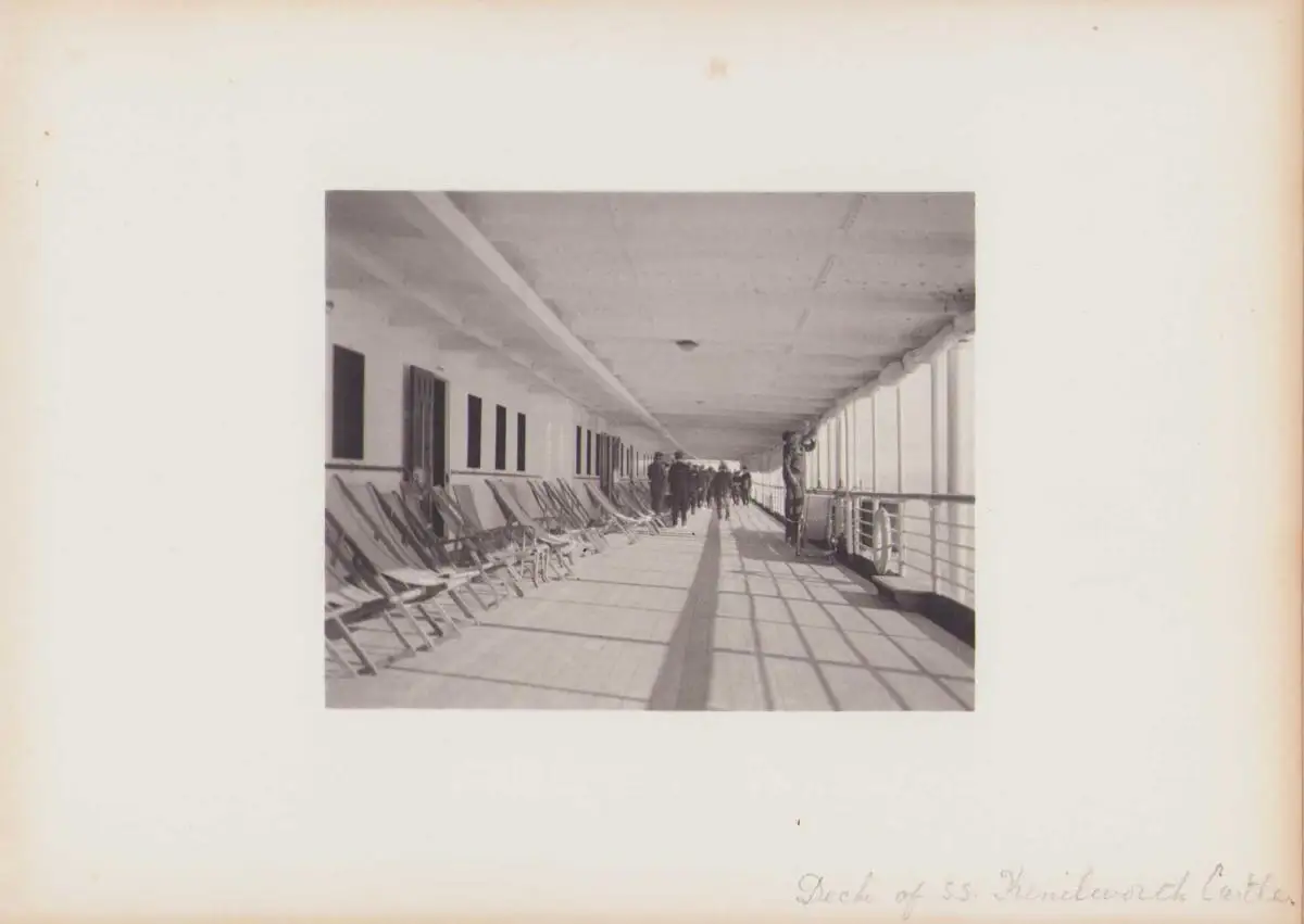 Fotoalbum 39 Heliogravüren Madeira to Verona 1905, Ansicht Madeira, S.S. Kenilworth Castle, Funchal, Bettler, Steinmetz 1