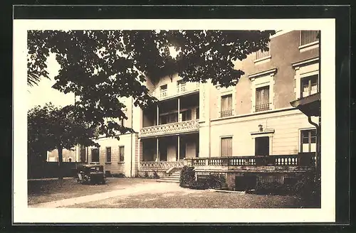 AK Brou, Hospital, La cour