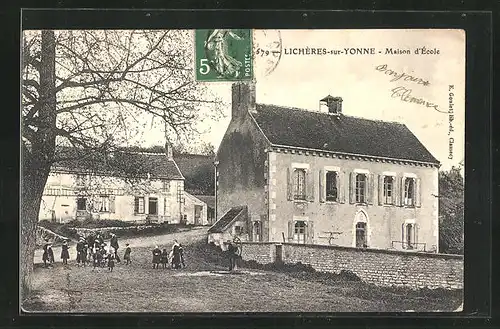 AK Lichères-sur-Yonne, Maison d`École